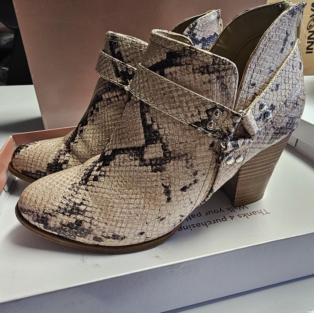 EUC Fergalicious snake skin Women's bootie 7.5
